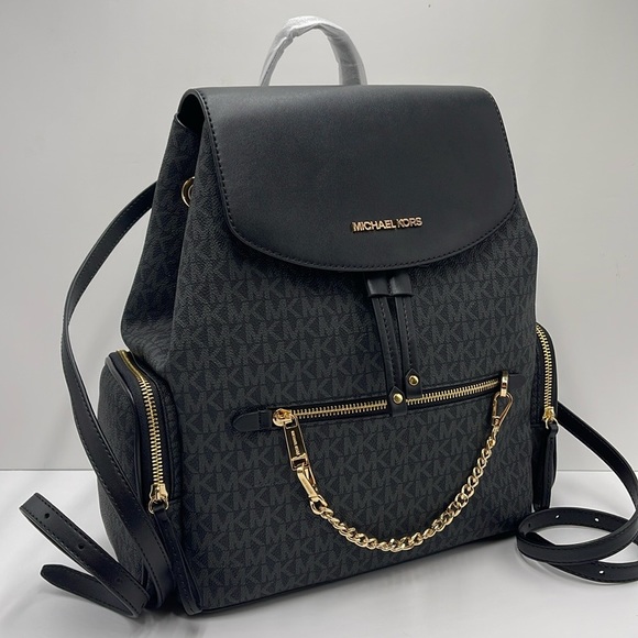 MICHAEL KORS
Jet Set Large Logo Backpack
COLOR BLACK
NWT - Picture 11 of 16